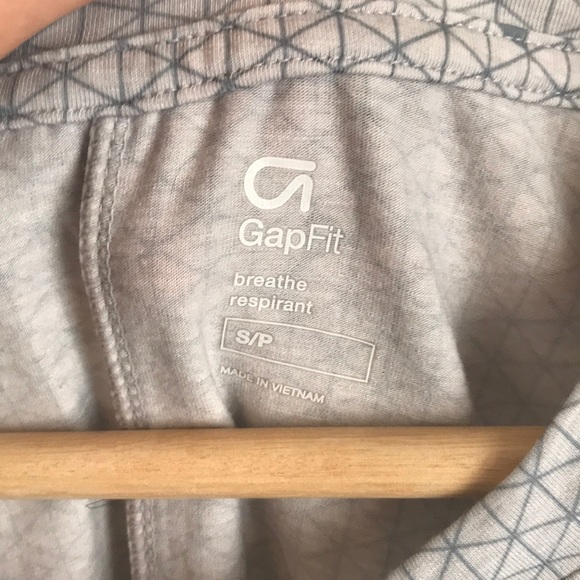 GAP Fit cropped muscle tank - Picture 4 of 7